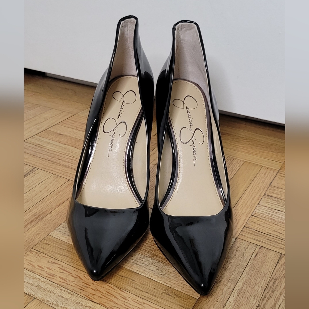 Jessica Simpson Cambredge Pumps in Black